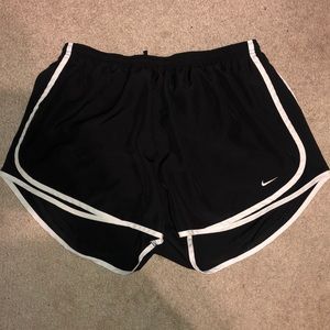 1X Nike Dri-fit shorts.